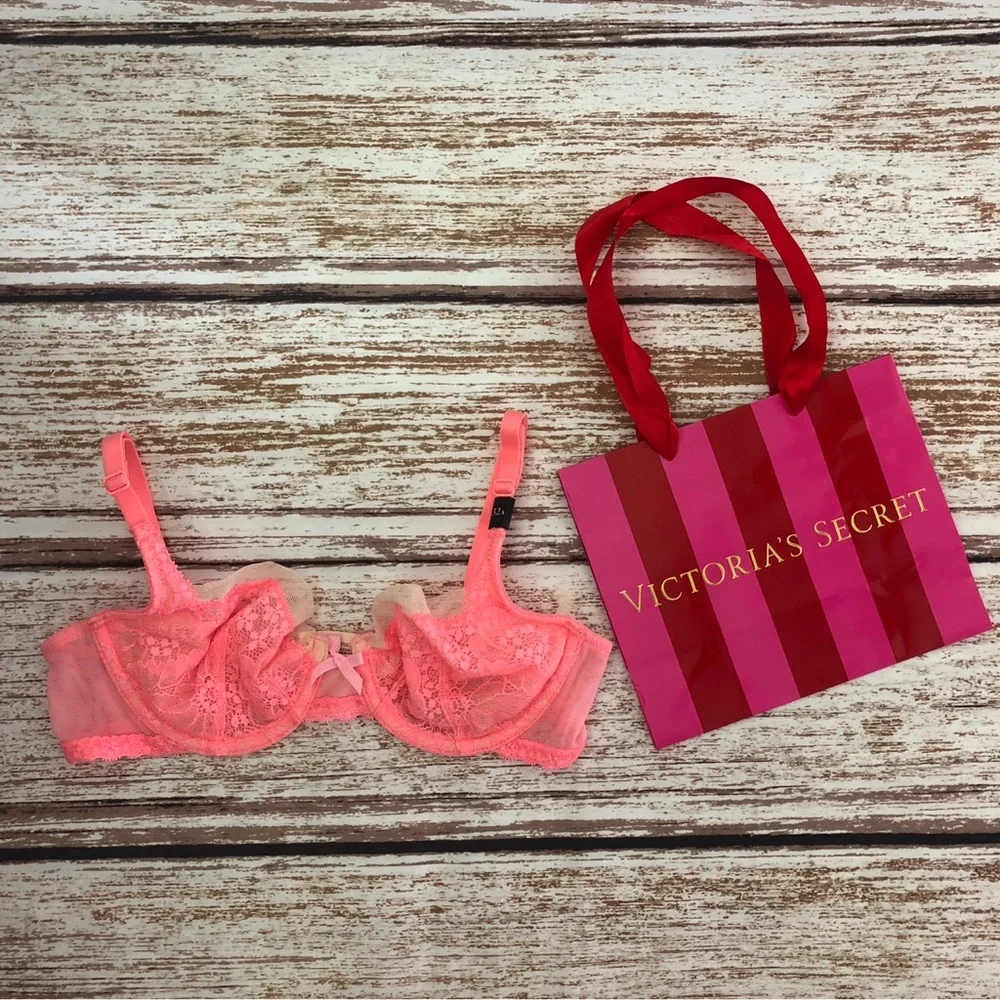 New Victoria’s Secret Lace Bra Size 32A - Unlined Demi - Picture 1 of 6